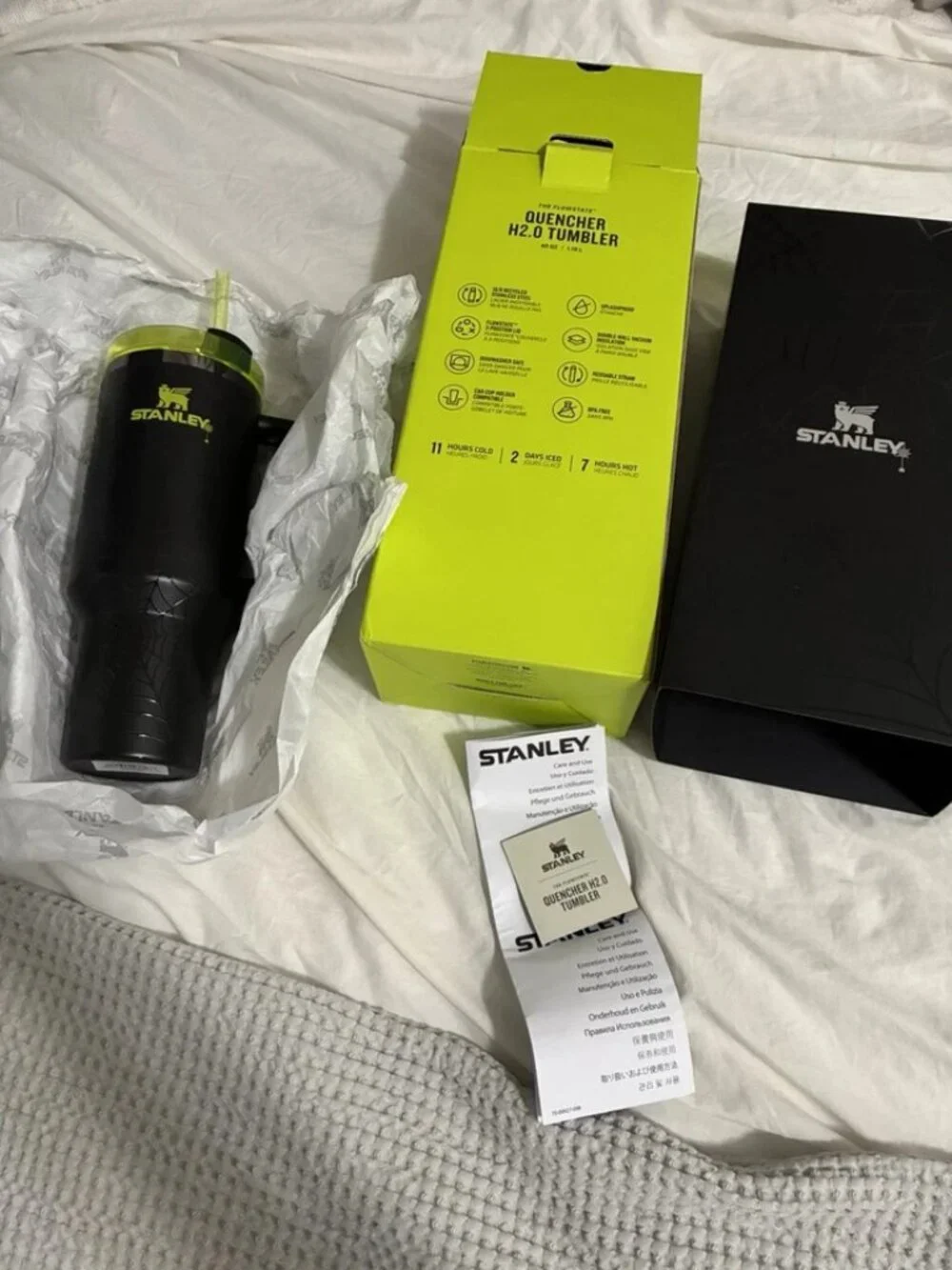 Stanley 40oz Tumbler - Halloween Web Glow - LIMITED EDITION - Picture 2 of 7